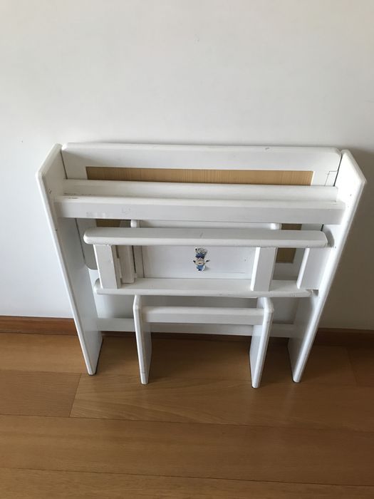 Secretária branca de criança