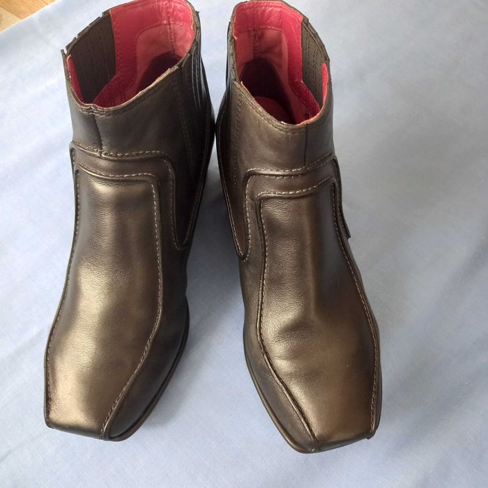 Damskie botki CLARKS w rozmiarze 39 (6).
