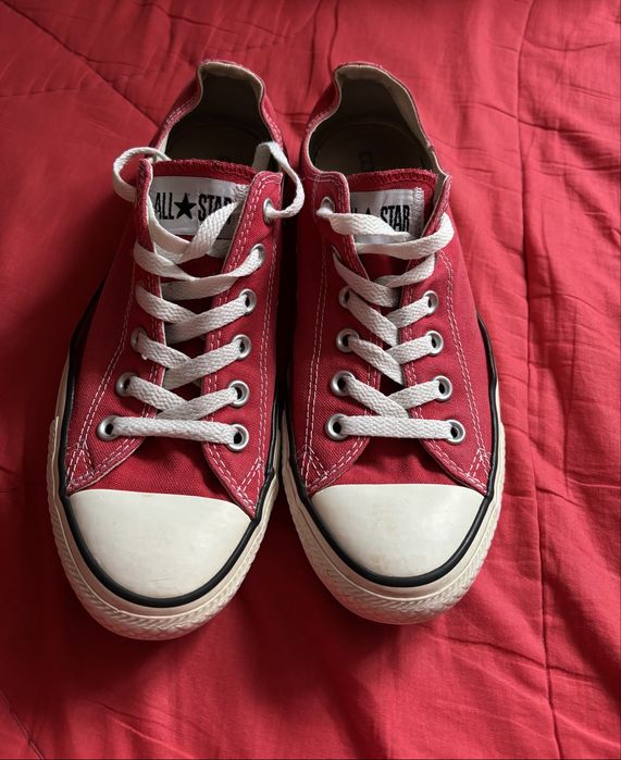 Конверси червоні 39 р