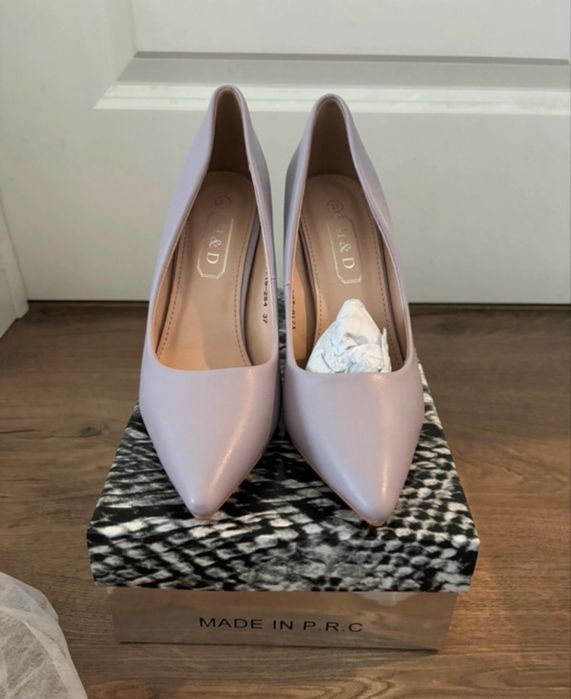Sapatos novos em caixa