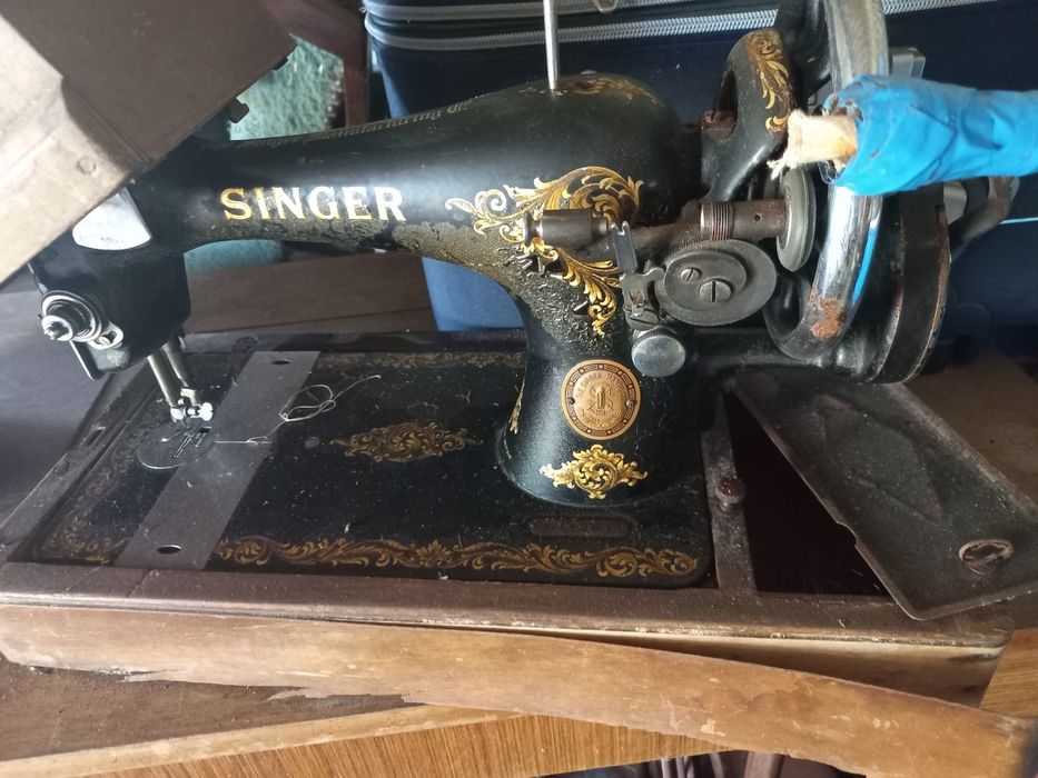 Máquina de costura portatil antiga Singer