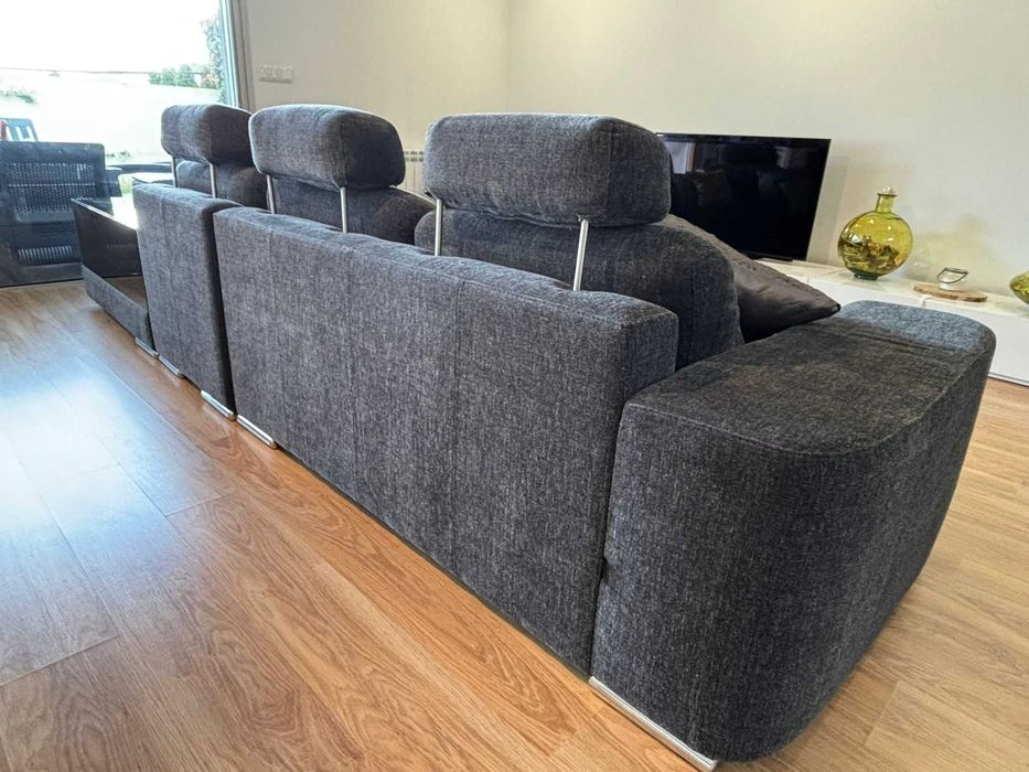 Sofá com chaise longue Cinza escuro com mesa de supporte