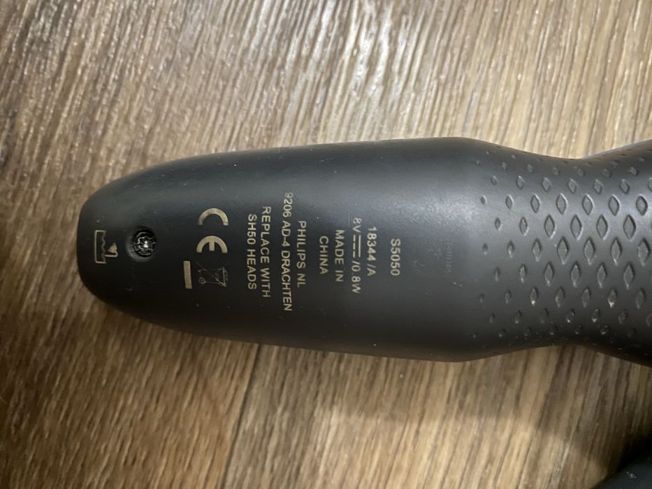 Електробритва тример philips