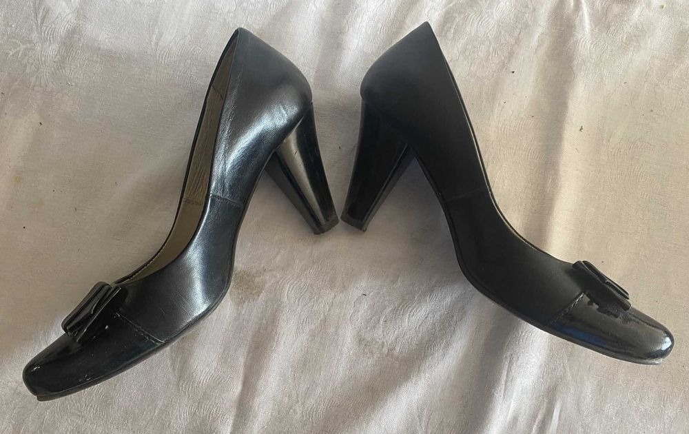 Czarne eleganckie czółenka rozm. 38