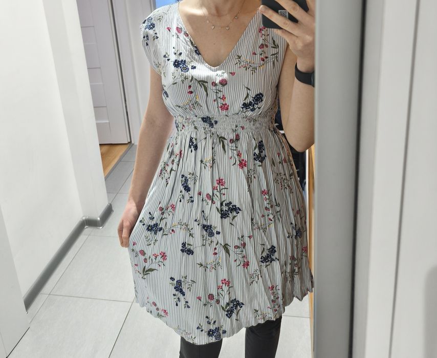 Sukienka w kwiaty