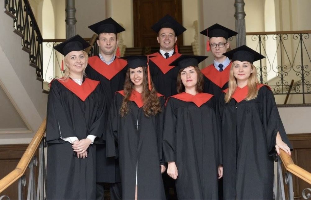 Мантії в оренду прокат по Києву і Україні 250 гривень комплект