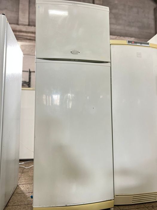 Refrigerador Duplex (Duas Portas) da marca Ariston.