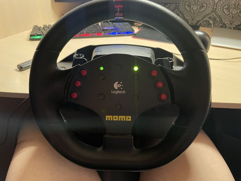 Руль logitech momo