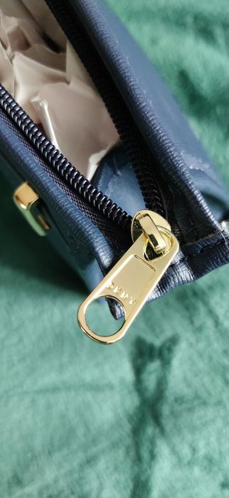 Kosmetyczka DKNY toiletry bag