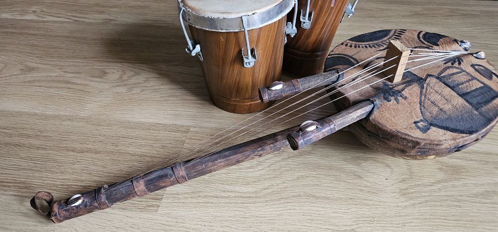 Bongos e kora/guitarra