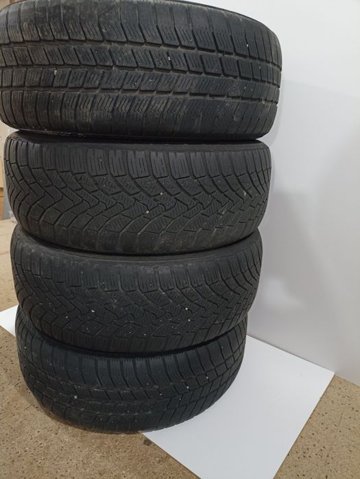 Шини зимові. Barum 205/55 R 16T.
Continental ContiWinterContact