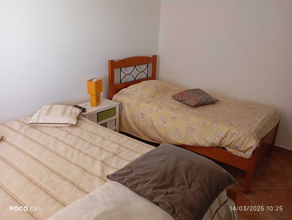 Quinta em sitio idílico e soalheiro. Grande terreno agrícola e rural.