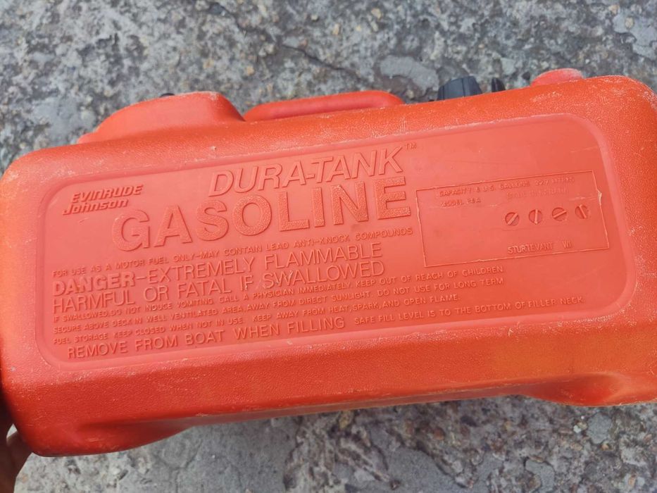 Бензобак лодочного мотора