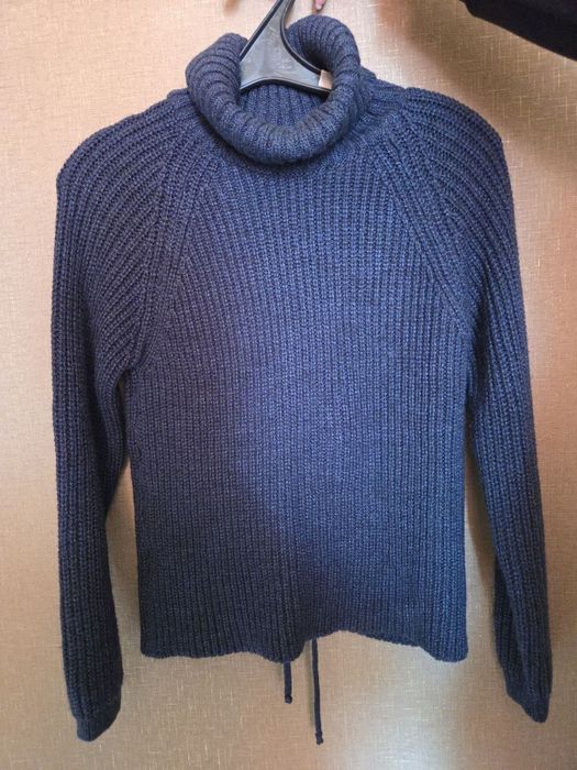 Светрик зі шнуровкою на спині