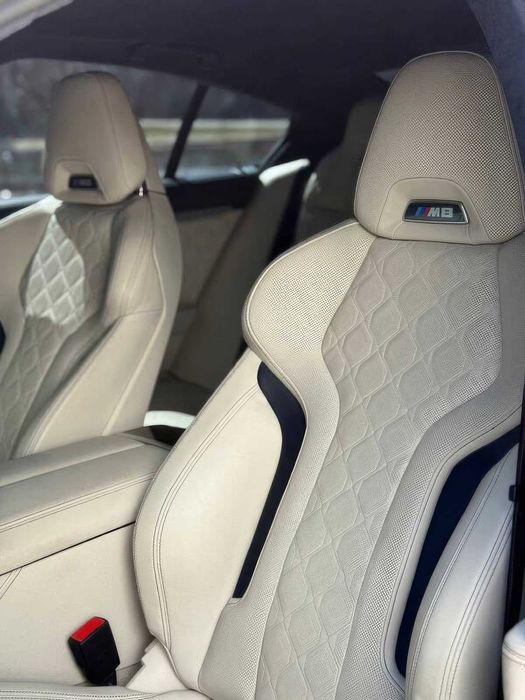 BMW M8 Competition      2022