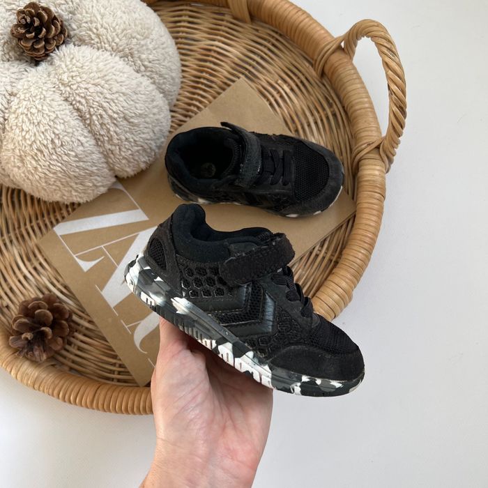 Стильні замшеві кросівки на липучках р 23 устілка 14,5 см Hummel