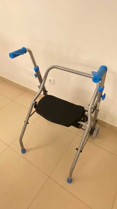 Andarilho de apoio à mobilidade para idosos