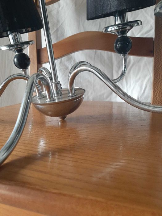 candeeiro de teto em metal e tecido