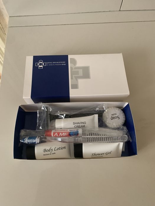 Одноразовий косметичний /засоби гігієни/набір