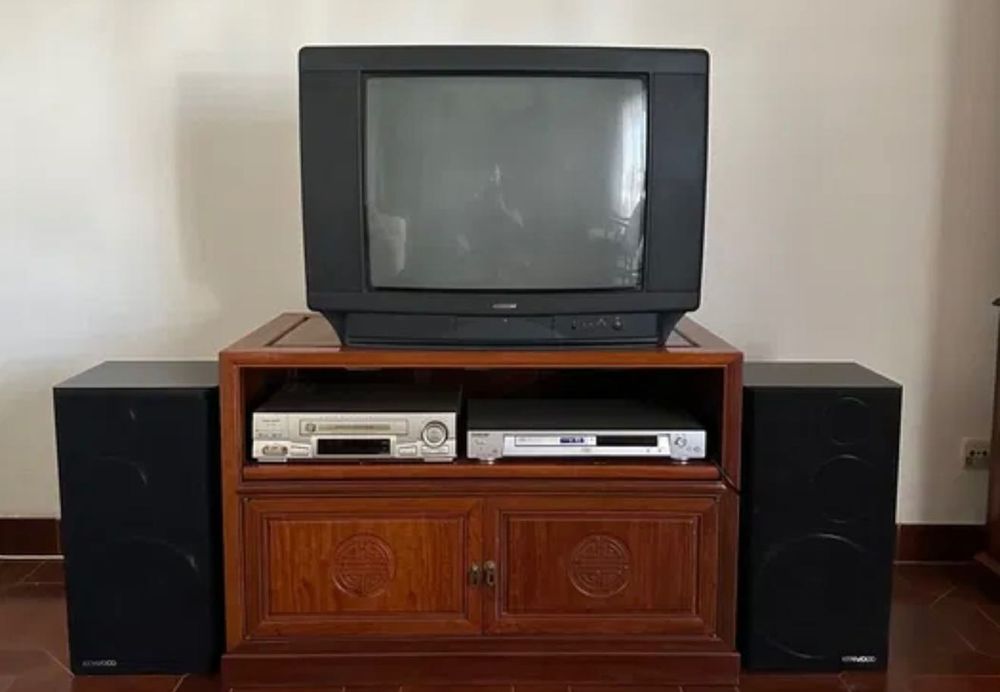 TV Samsung grande - ecrã diagonal 60cm