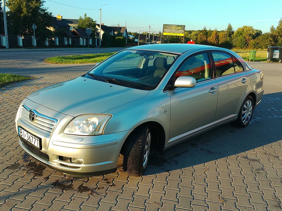 Toyota Avensis 2.0 benz 2004