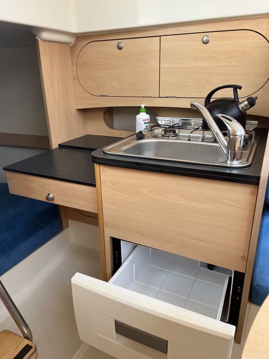 Delphia Nano , spacerowy jacht motorowy HOUSBOAT
