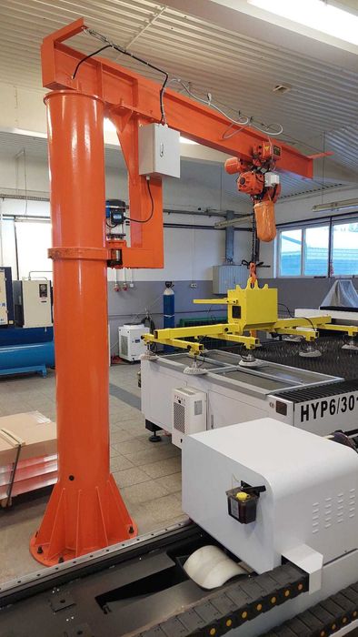 Kolumnowy żuraw obrotowy 1000 kg | wysięg 3,5 m | wciągnik elektryczny | nieużywany - stan idealny