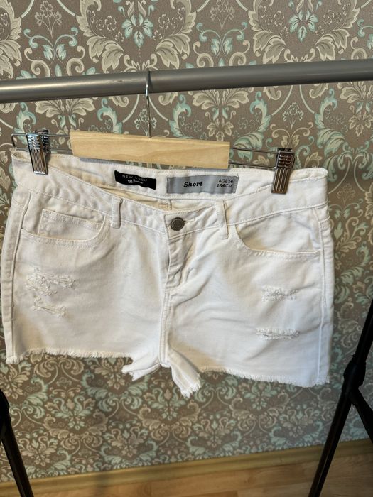 Білі джинсові шорти