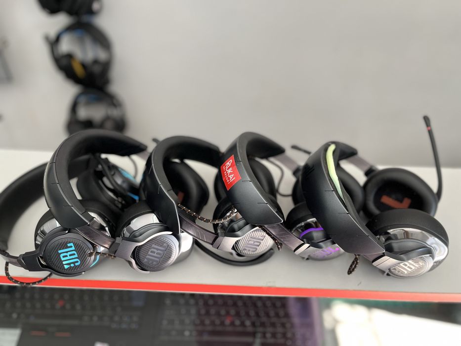 Безпровідні навушники JBL Quantum810