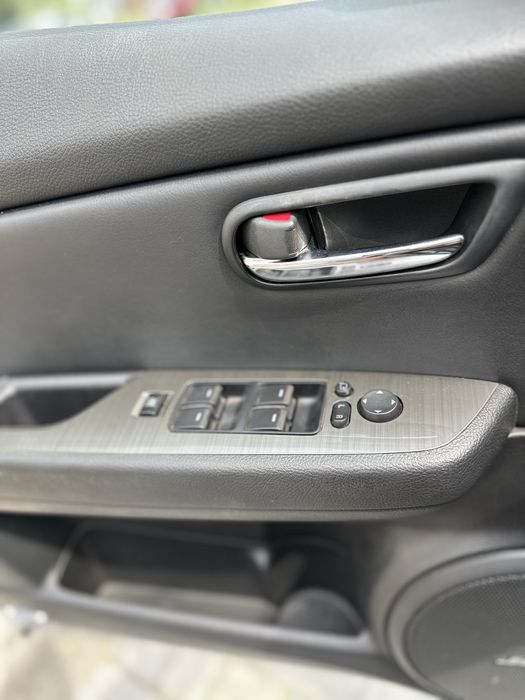 Mazda 6  2-покоління( рестайлінг)2011 рік 2.2 дизель