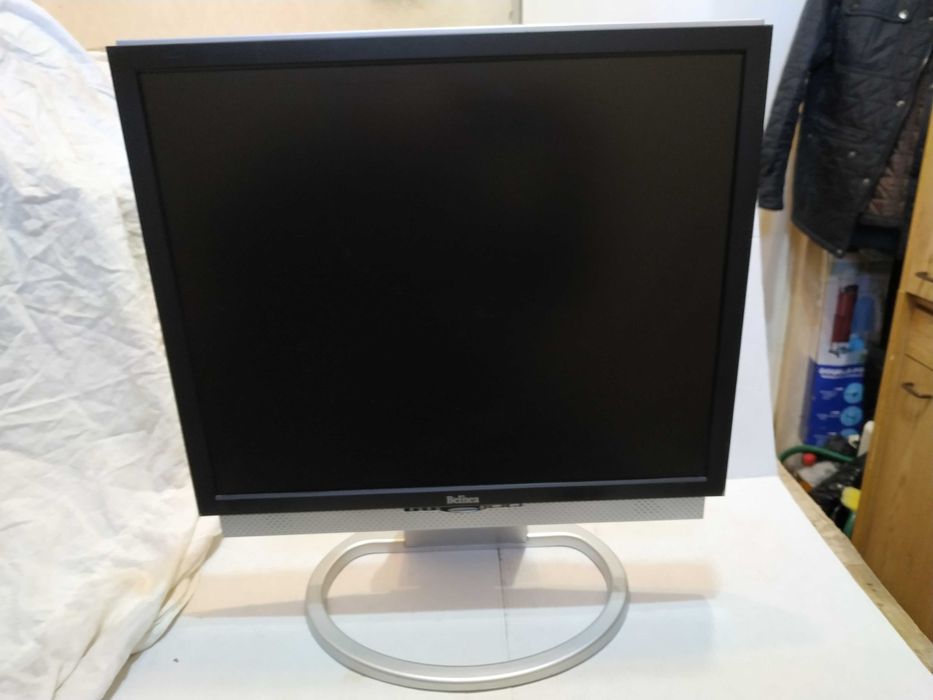 продам монитор 19" с встроенными динамиками Belinea