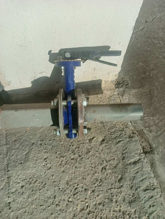 Продам кран,фланці.