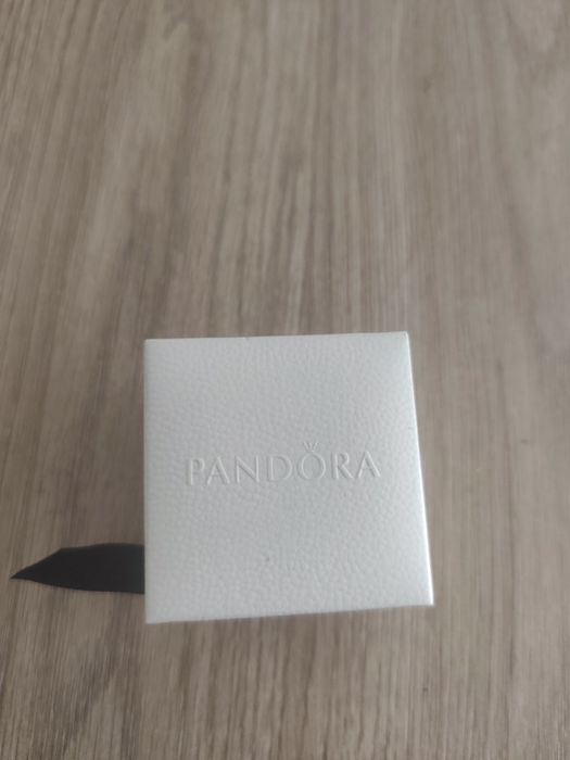 Pudełko na pierścionek lub zawieszkę pandora