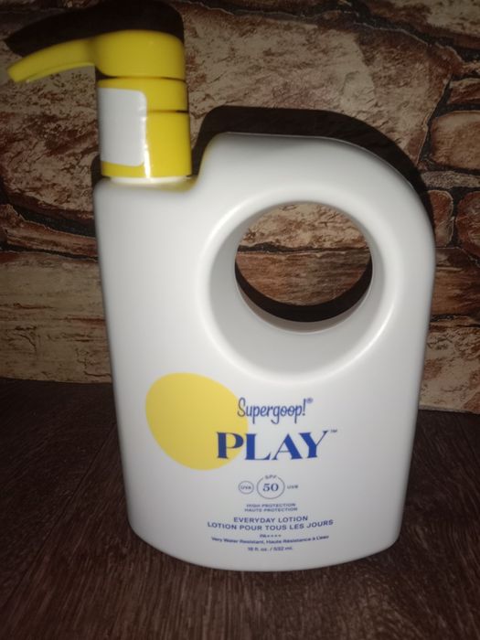 SPF крем фірми Supergoop