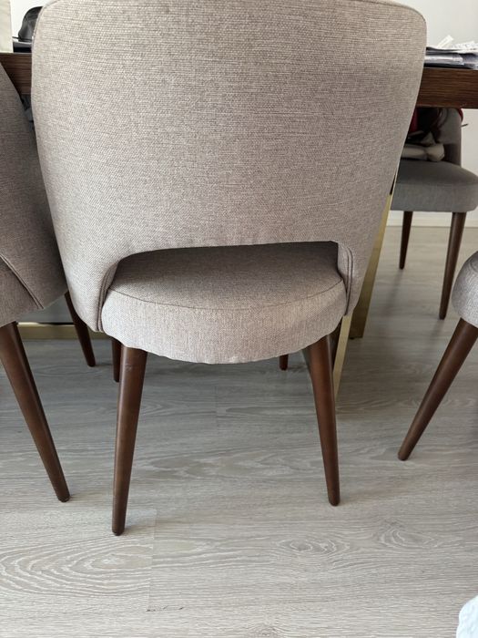 Mesa jantar com cadeira estofadas