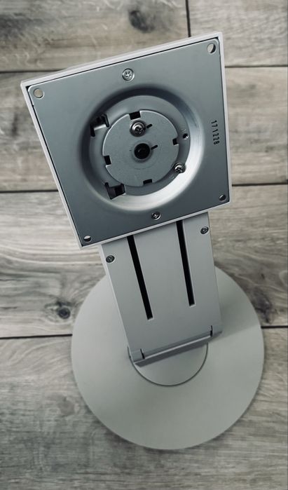 stopa od monitora standard VESA 100x100