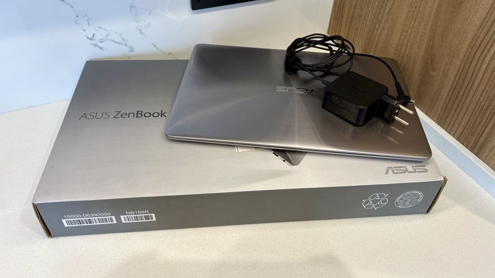 Ноутбук Asus ZenBook UX330UA