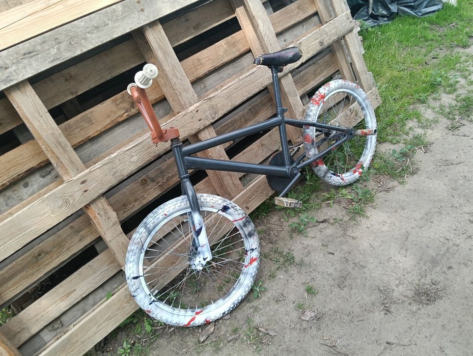 Rower marki BMx.