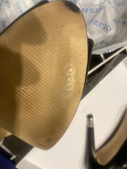 Czarne skórzane szpilki Guess rozm. 40