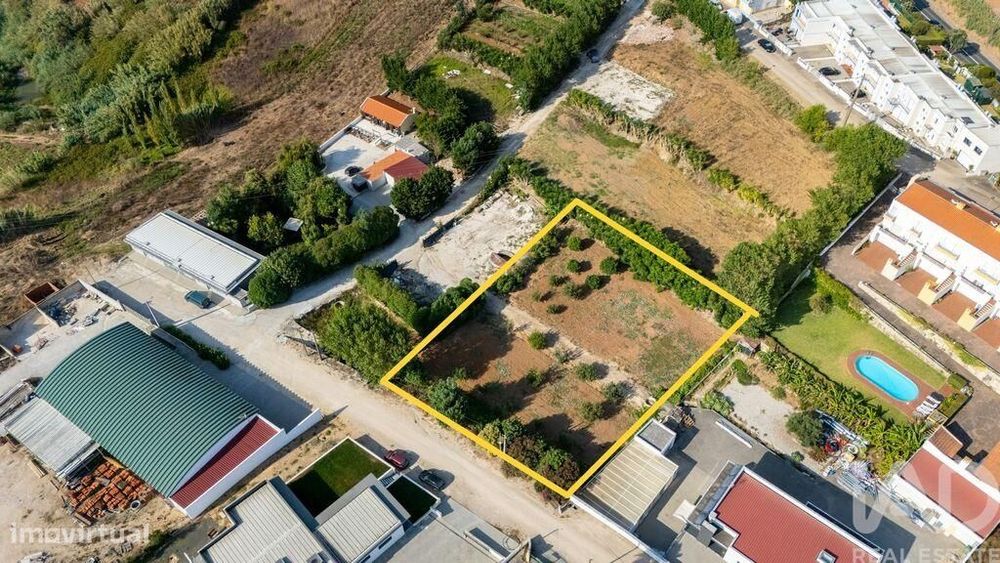 Terreno em Lourinhã e Atalaia de 664,00 m2