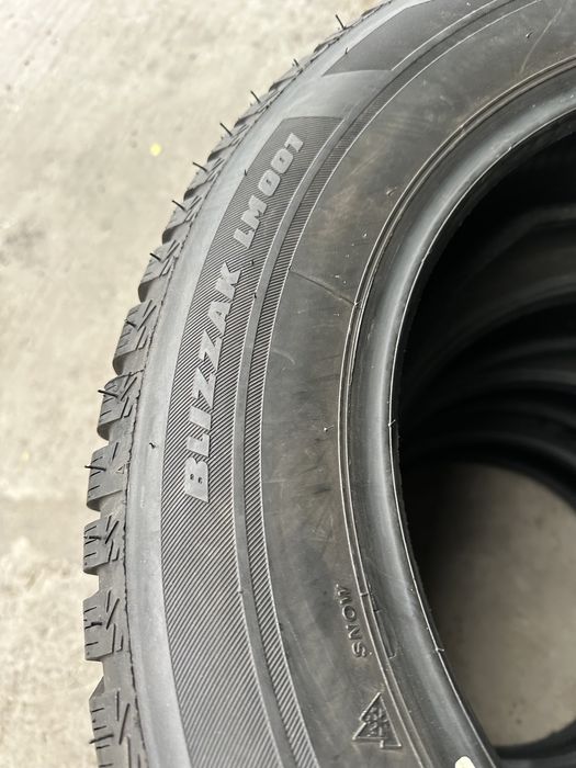 215/65/17 Bridgestone Blizzak Lm001