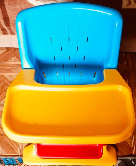 Продам годувальний столик в дуже хорошому стані