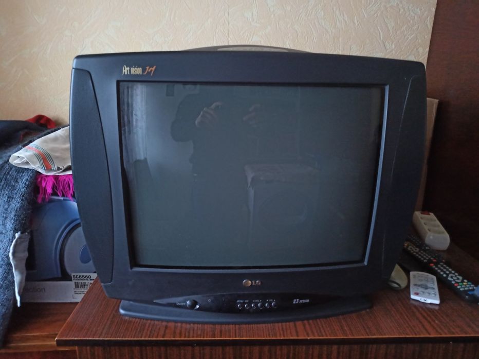 Продам телевізори під ремонт або на запчастини.