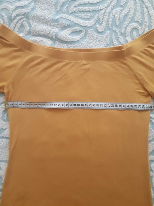 Блузка с открытими плечами