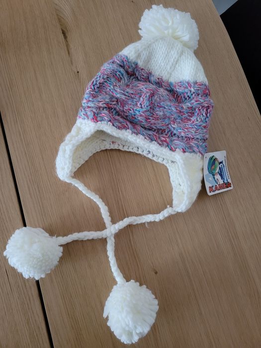 Wełniana czapka dla dziewczynki