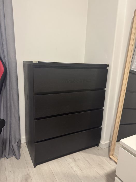 Cómoda preta 4 gavetas