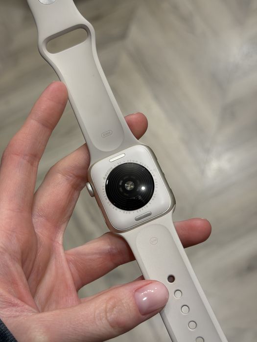 Apple watch se 2 40mm starlight sport band