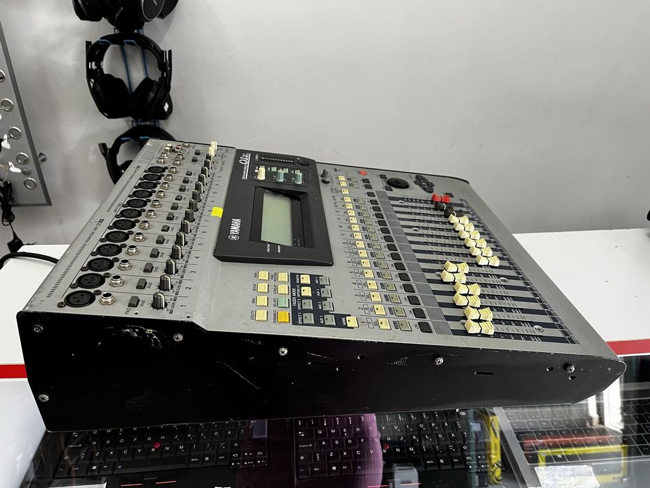 Зам Мікшерний пульт Yamaha Digital Console 01V