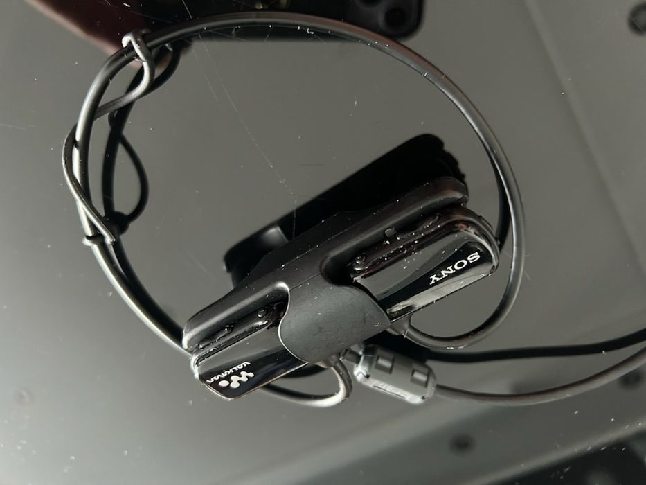 ( JAK NOWE )    do biegania NA rower silownia sluchawki  wodoszczelne walkman odtwarzacz sony NWZ-W273s mp3