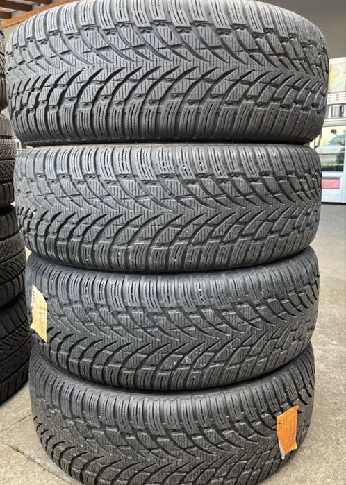 Хороший комплект зимніх шин 235/55R20 Nokian WR SUV4